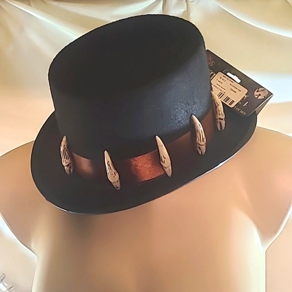 Holloween Black hat with teeth
